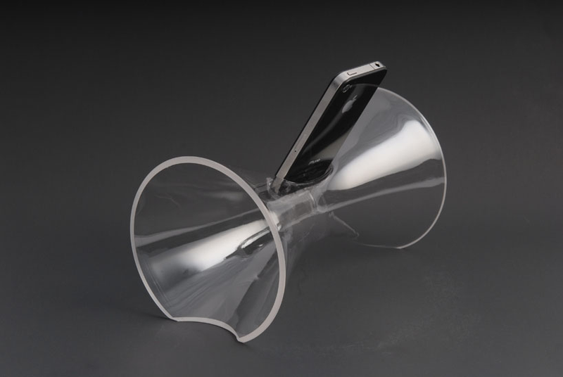 Illustration for article titled The Most Elegant iPhone Speaker Is Just A Single Piece Of Blown Glass